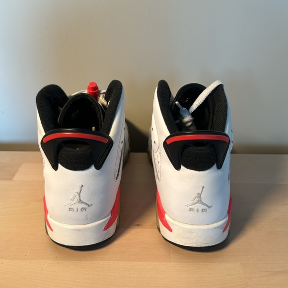 Jordan 6 Retro White Varsity Red Size 7Y - Picture 4 of 6